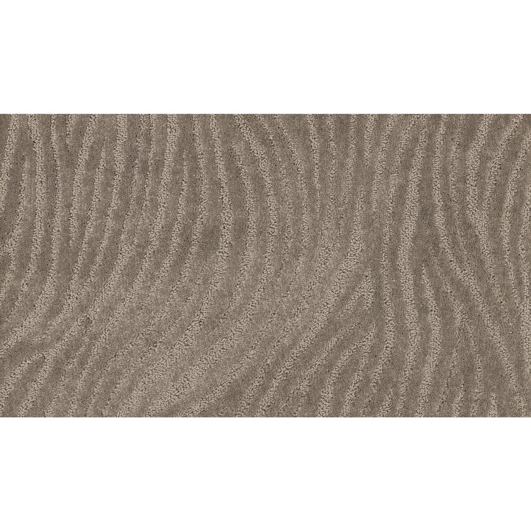 Lively Glamour in Poised Taupe